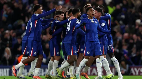 巴塞罗那备战新赛季门将阵容，弗里克将决定什琴斯尼续约事宜