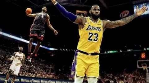 穆里尼奥力图强化后防线，尤文门神什琴斯尼成引援目标